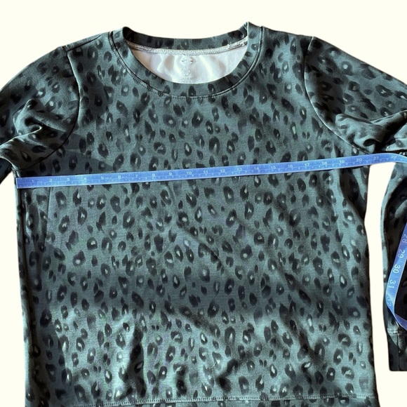 Gaiam Animal Print sweatshirt - Picture 3 of 6